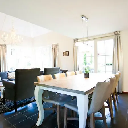 Sleeps 8 Pool Wifi T644060 בית נופש